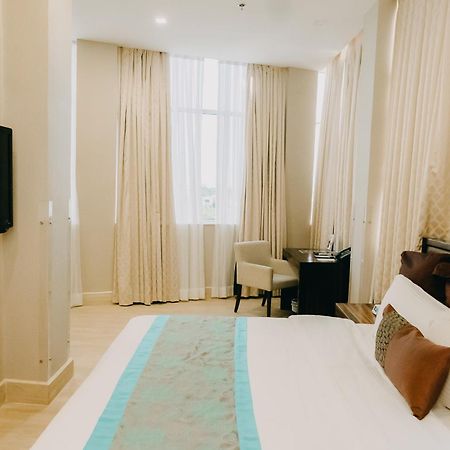 Goldberry Suites & Hotel Mactan Lapu-Lapu City Exterior photo