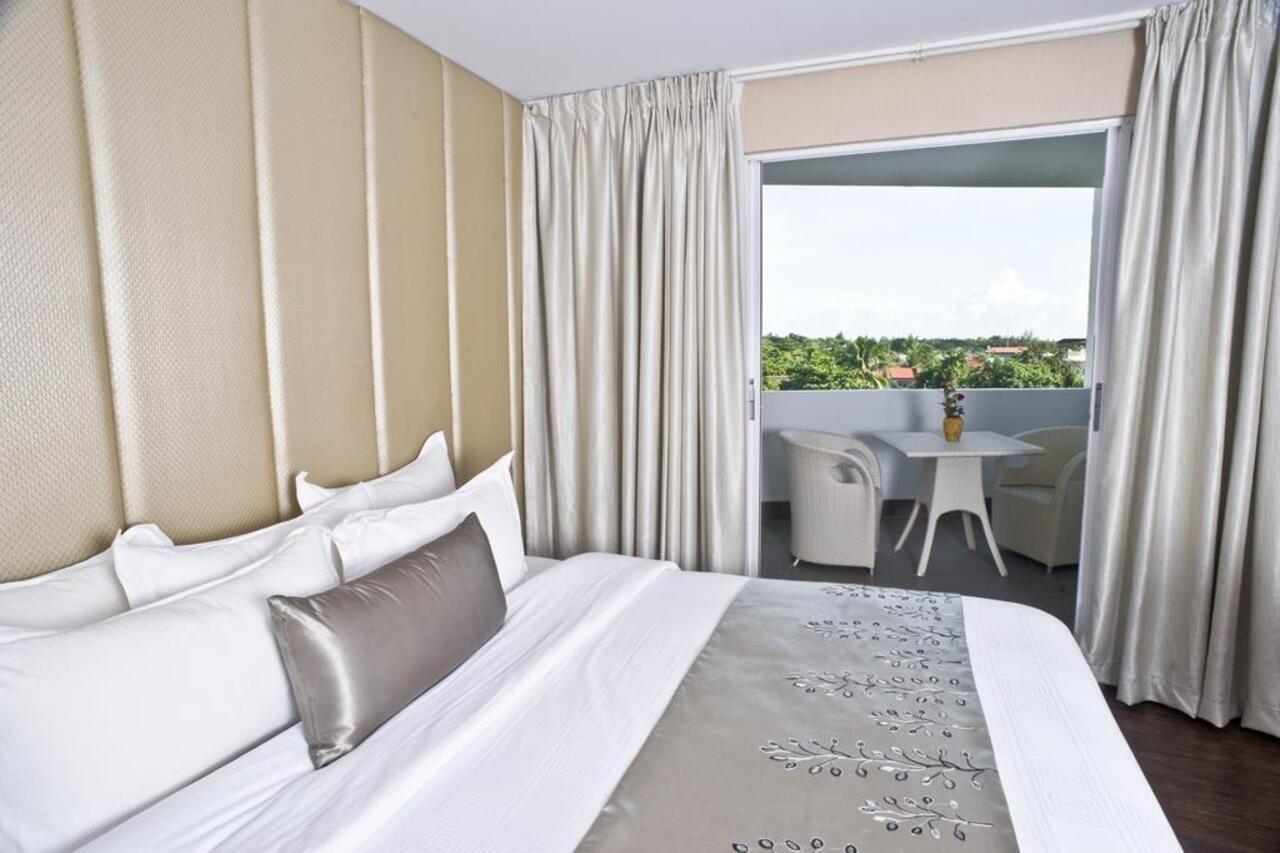 Goldberry Suites & Hotel Mactan Lapu-Lapu City Exterior photo