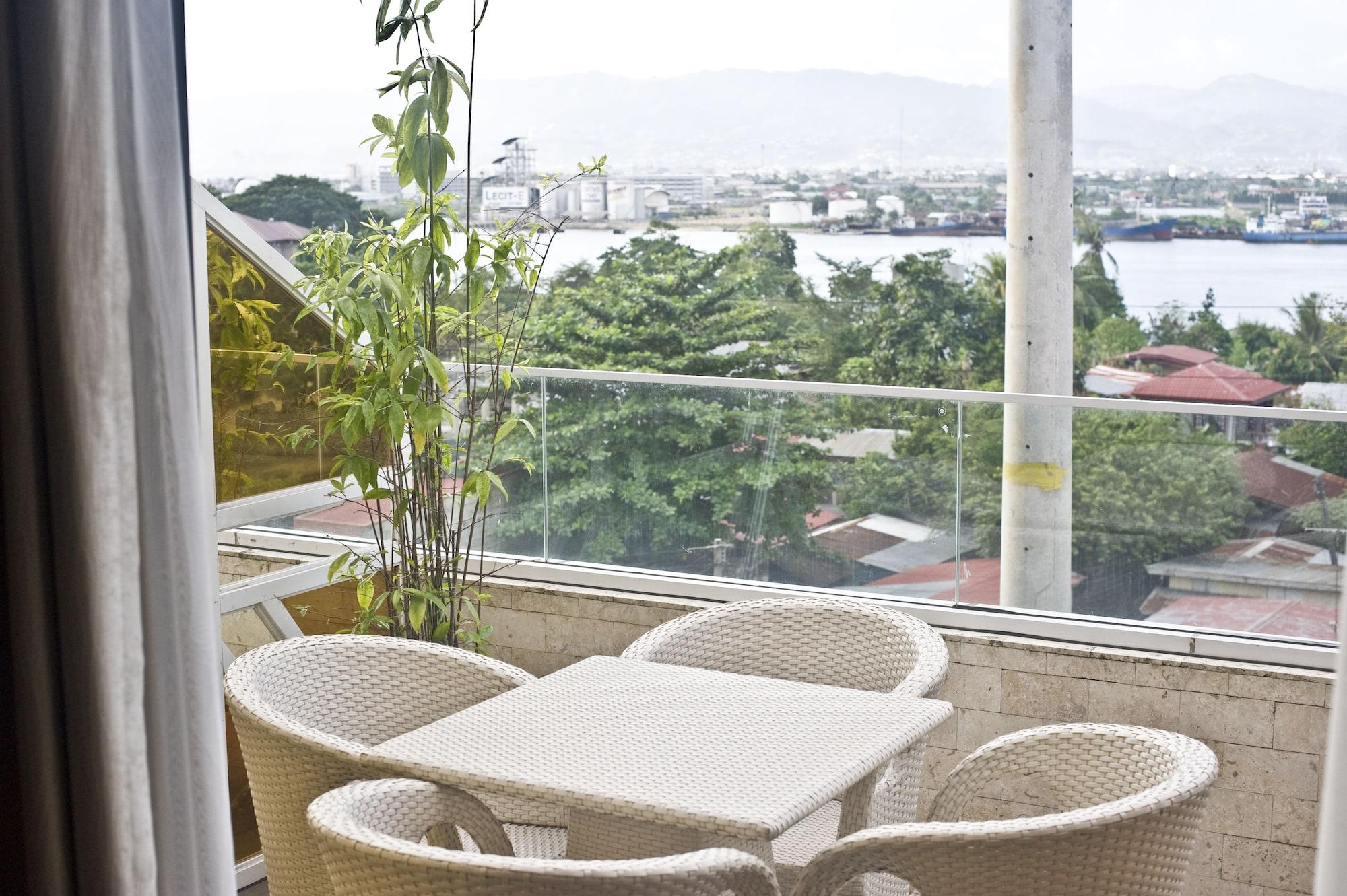 Goldberry Suites & Hotel Mactan Lapu-Lapu City Exterior photo