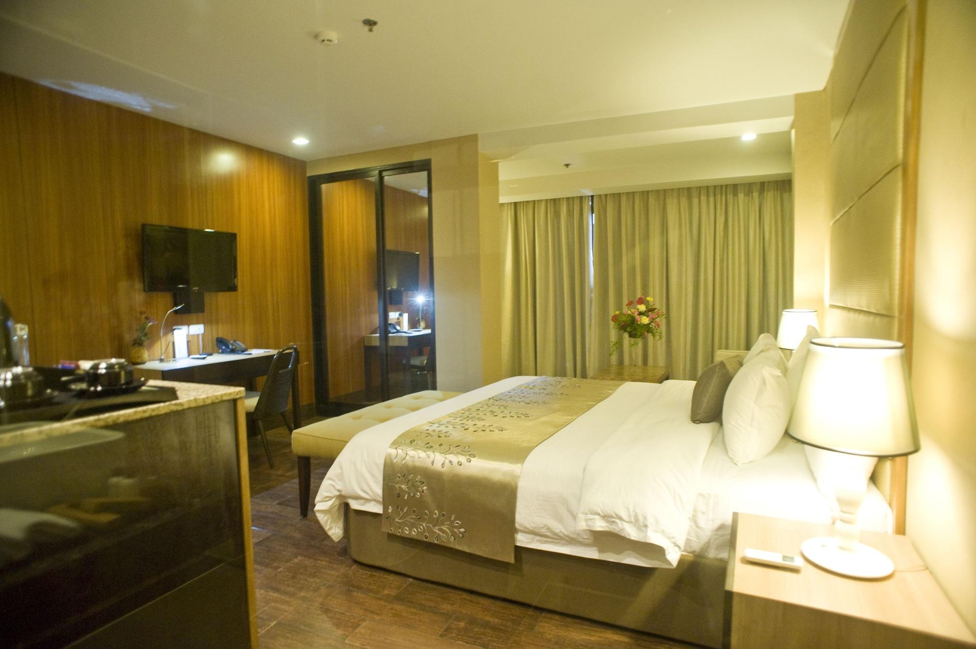 Goldberry Suites & Hotel Mactan Lapu-Lapu City Exterior photo