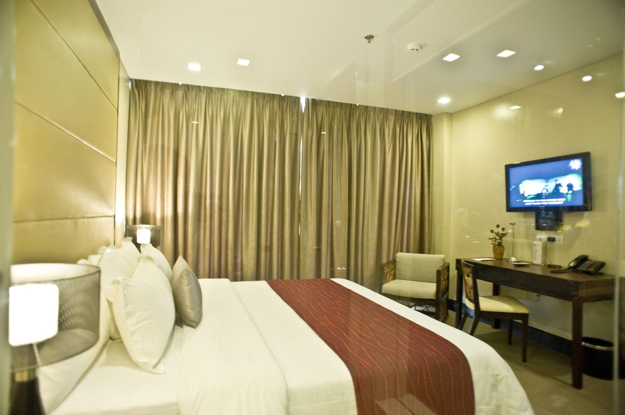 Goldberry Suites & Hotel Mactan Lapu-Lapu City Exterior photo
