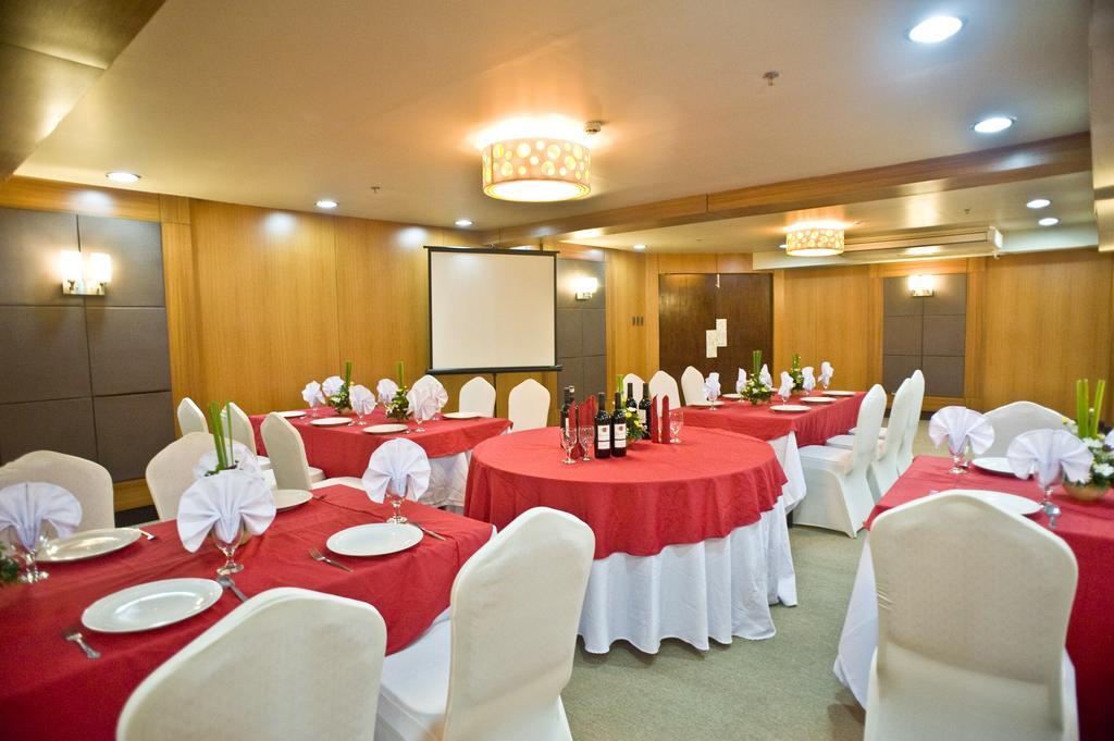 Goldberry Suites & Hotel Mactan Lapu-Lapu City Exterior photo