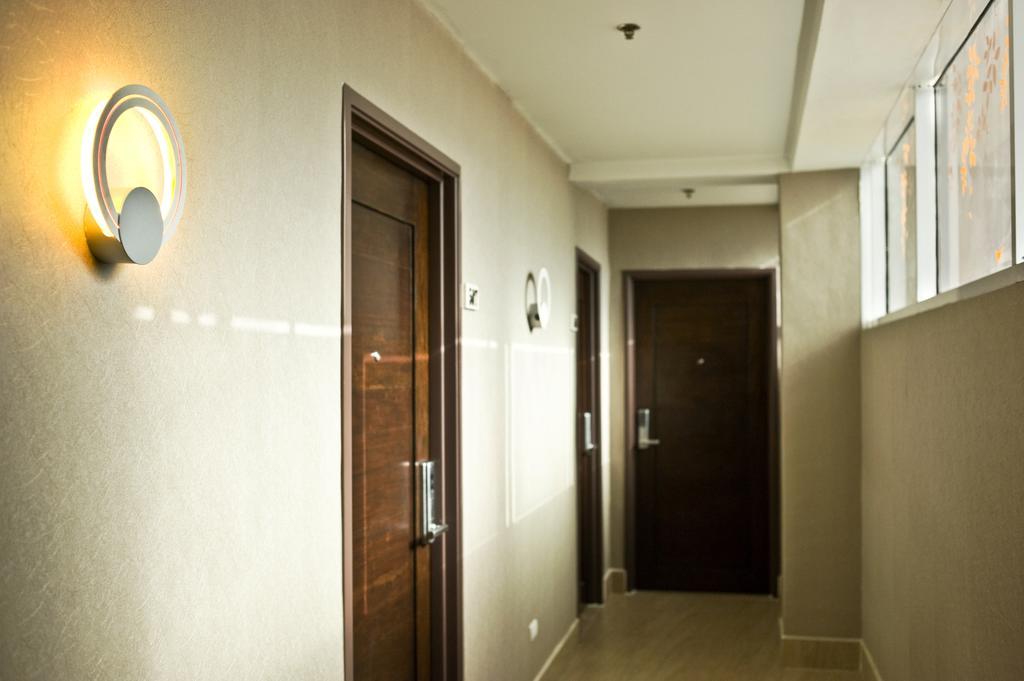 Goldberry Suites & Hotel Mactan Lapu-Lapu City Exterior photo
