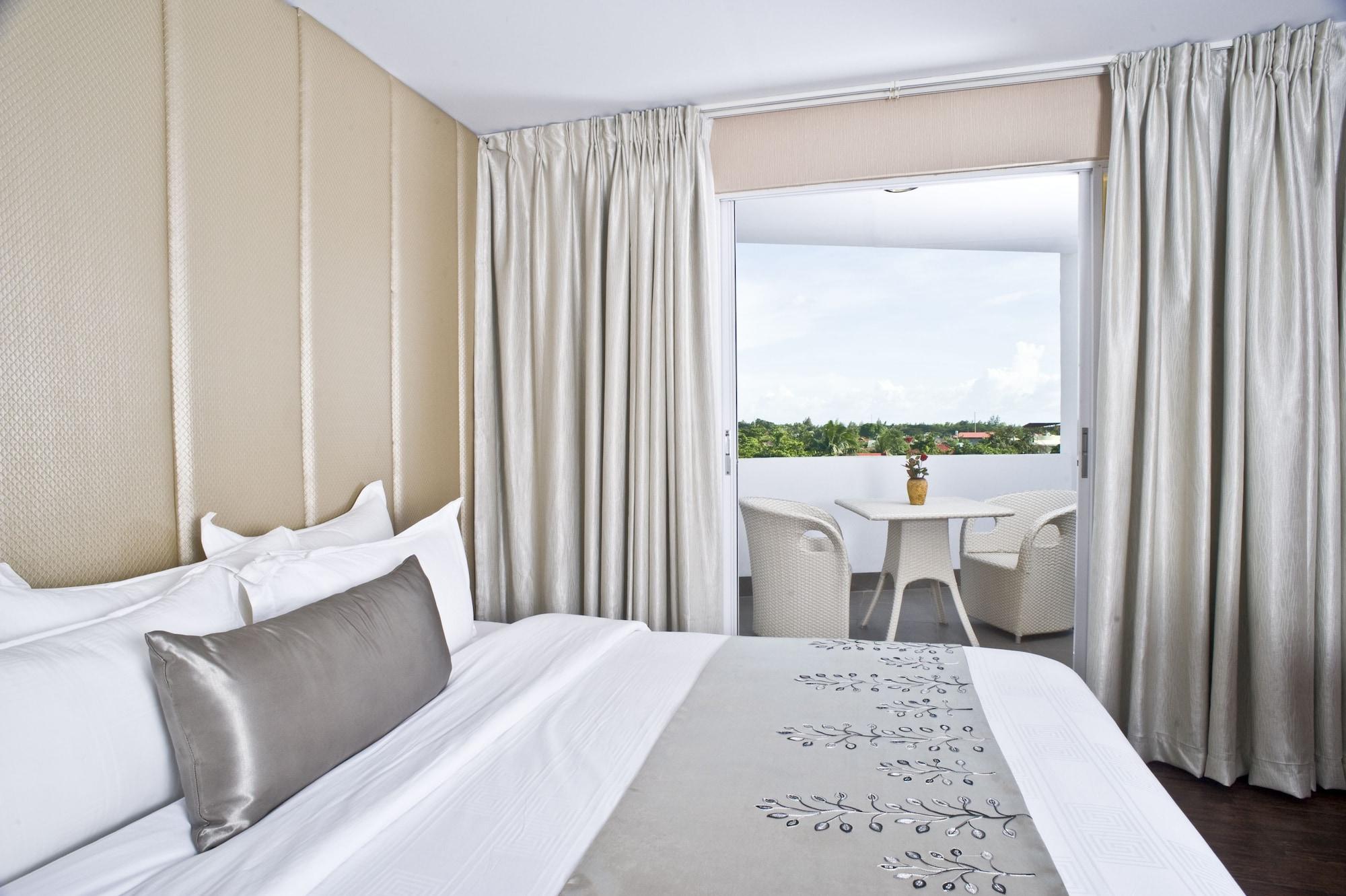 Goldberry Suites & Hotel Mactan Lapu-Lapu City Exterior photo