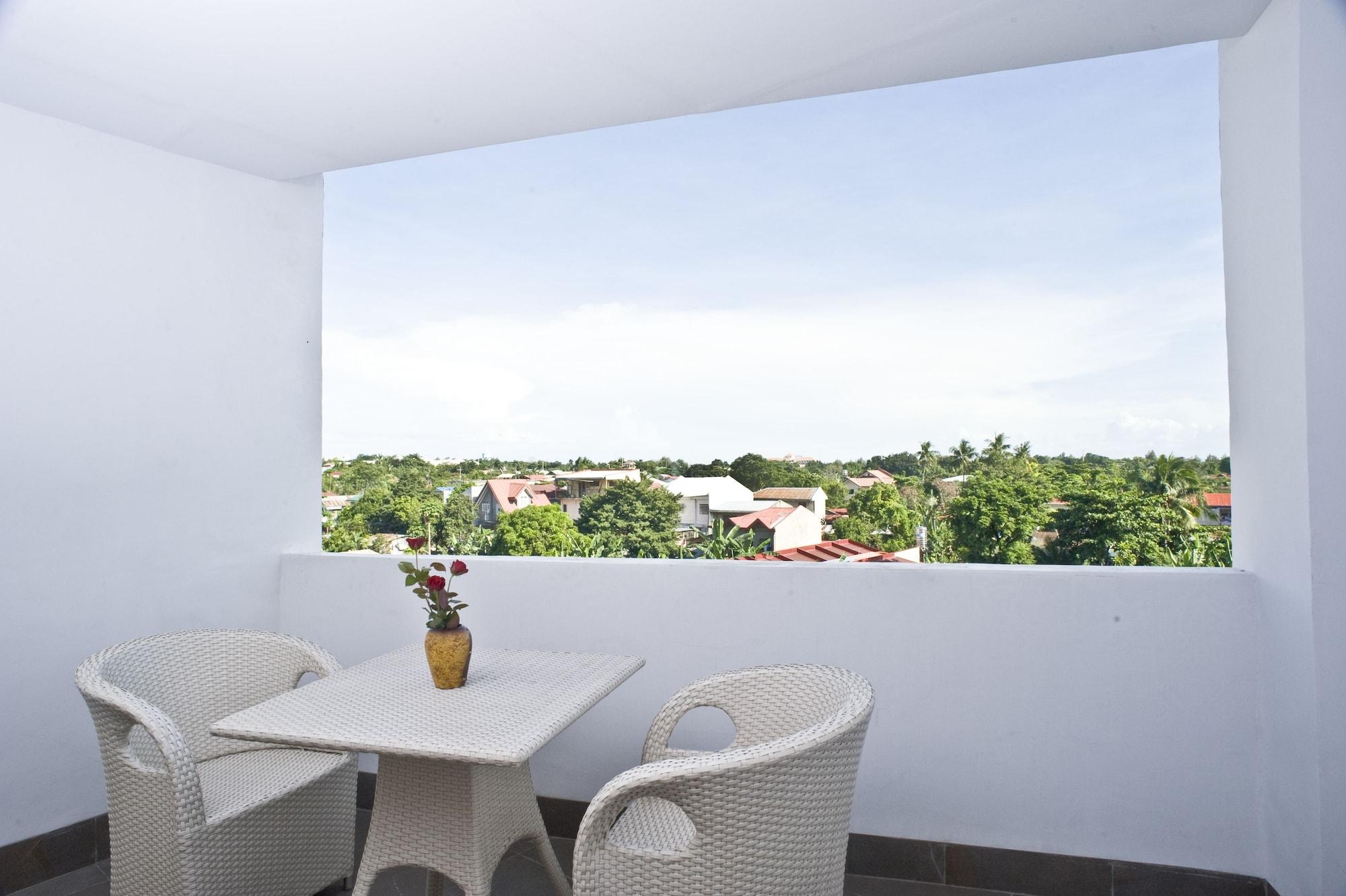 Goldberry Suites & Hotel Mactan Lapu-Lapu City Exterior photo