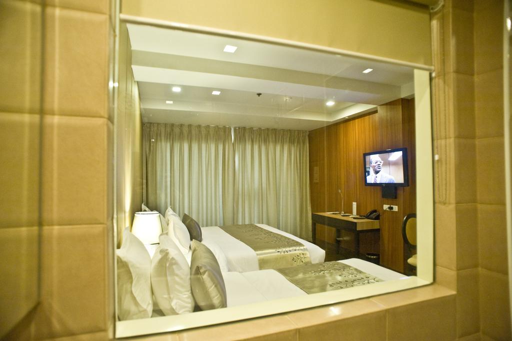 Goldberry Suites & Hotel Mactan Lapu-Lapu City Exterior photo