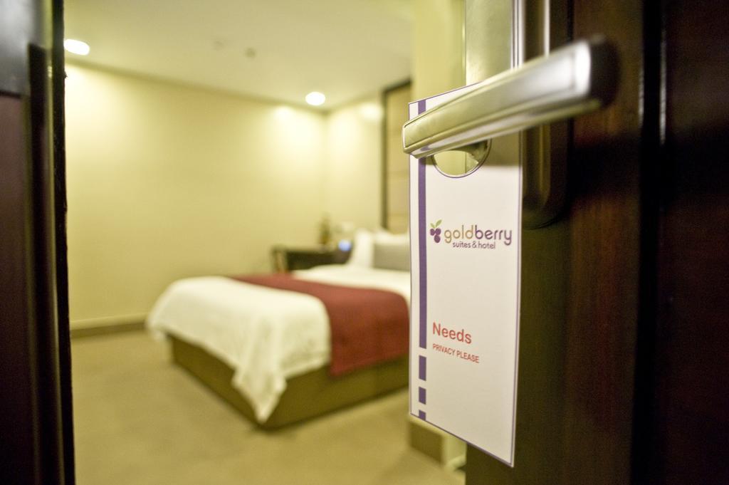 Goldberry Suites & Hotel Mactan Lapu-Lapu City Exterior photo