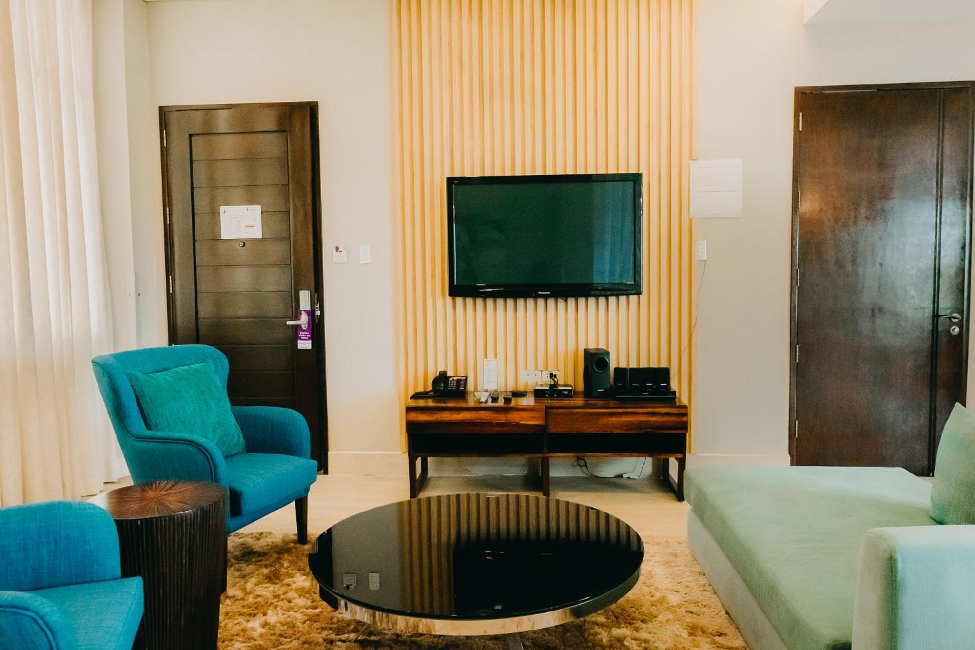Goldberry Suites & Hotel Mactan Lapu-Lapu City Exterior photo