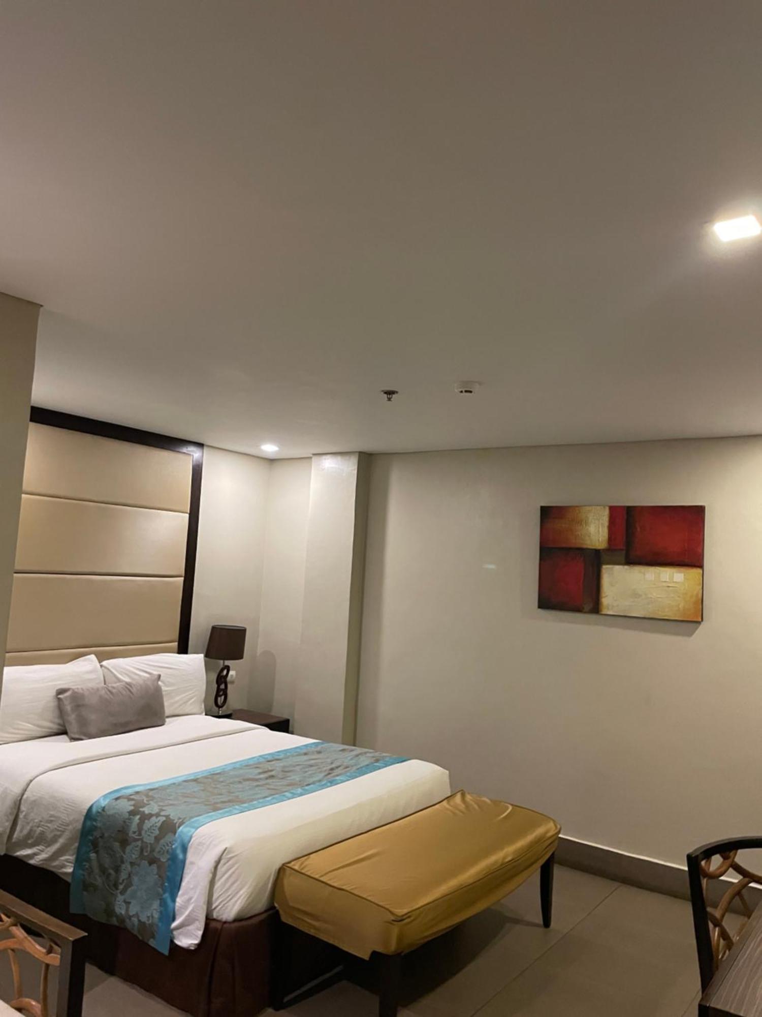 Goldberry Suites & Hotel Mactan Lapu-Lapu City Exterior photo