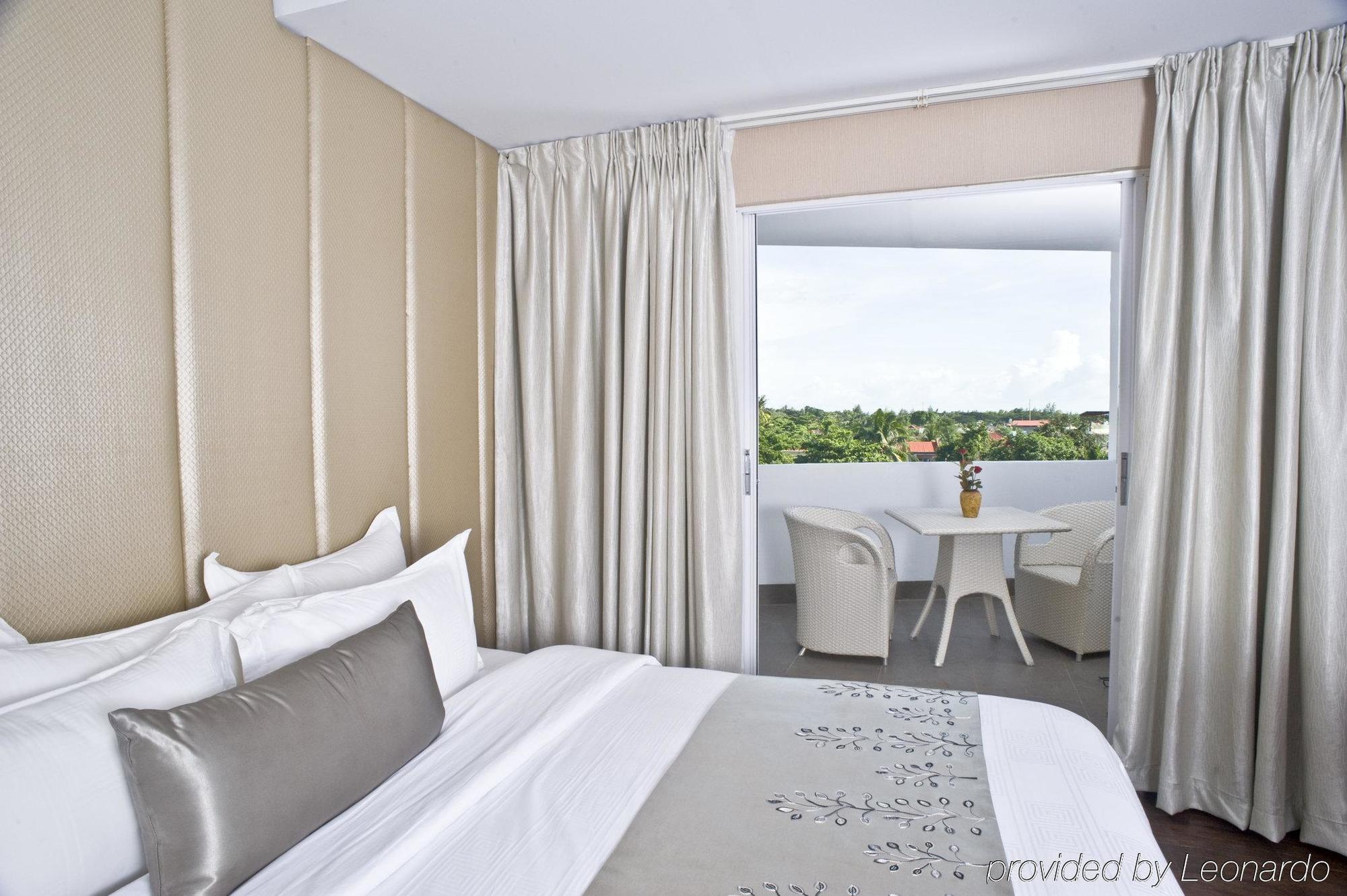 Goldberry Suites & Hotel Mactan Lapu-Lapu City Exterior photo
