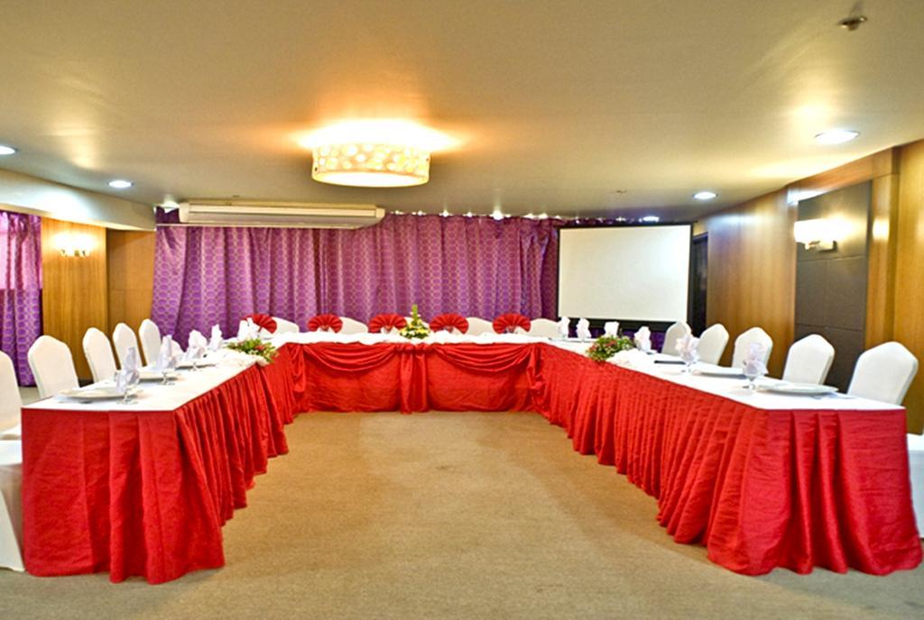 Goldberry Suites & Hotel Mactan Lapu-Lapu City Exterior photo