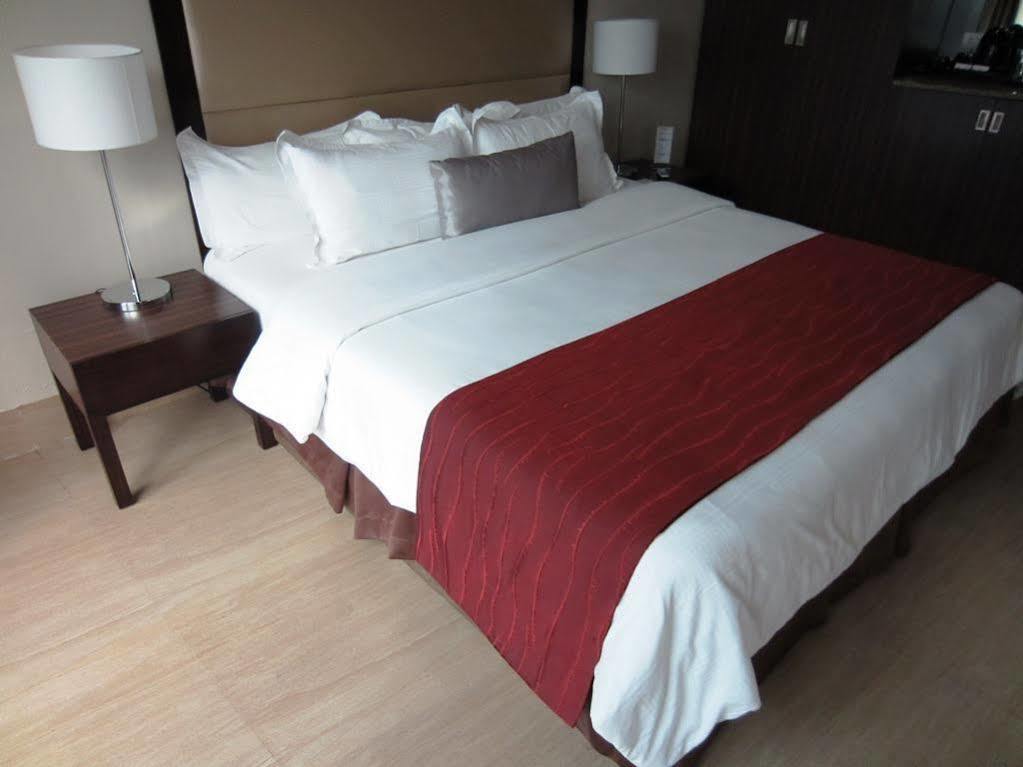 Goldberry Suites & Hotel Mactan Lapu-Lapu City Exterior photo
