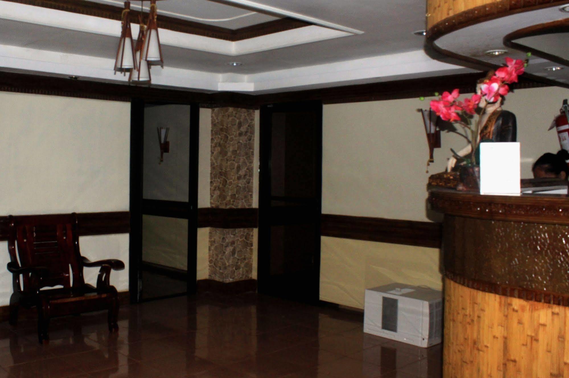 Goldberry Suites & Hotel Mactan Lapu-Lapu City Exterior photo
