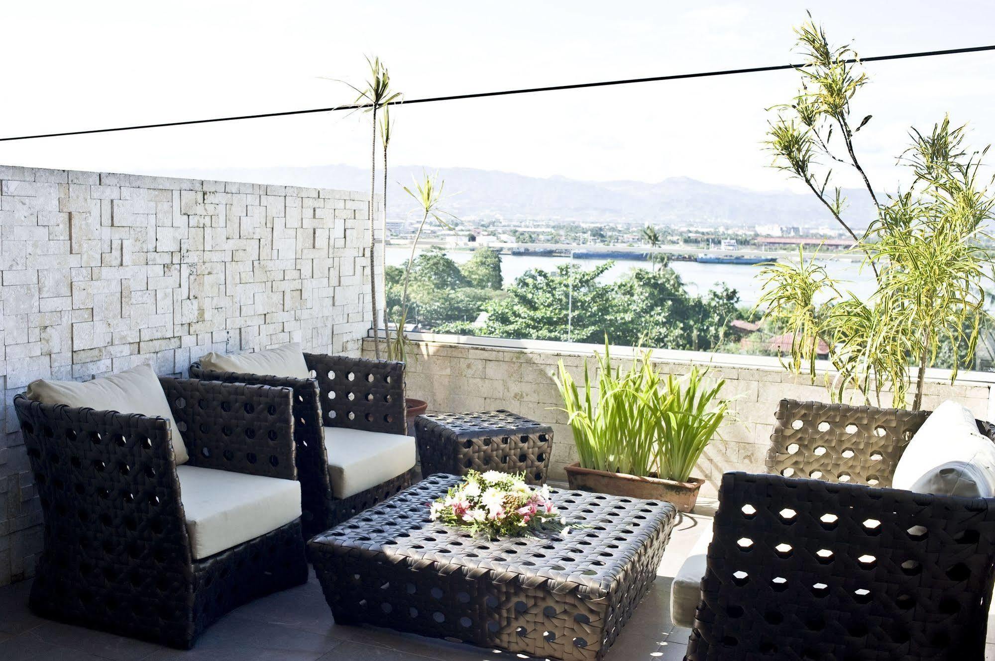 Goldberry Suites & Hotel Mactan Lapu-Lapu City Exterior photo