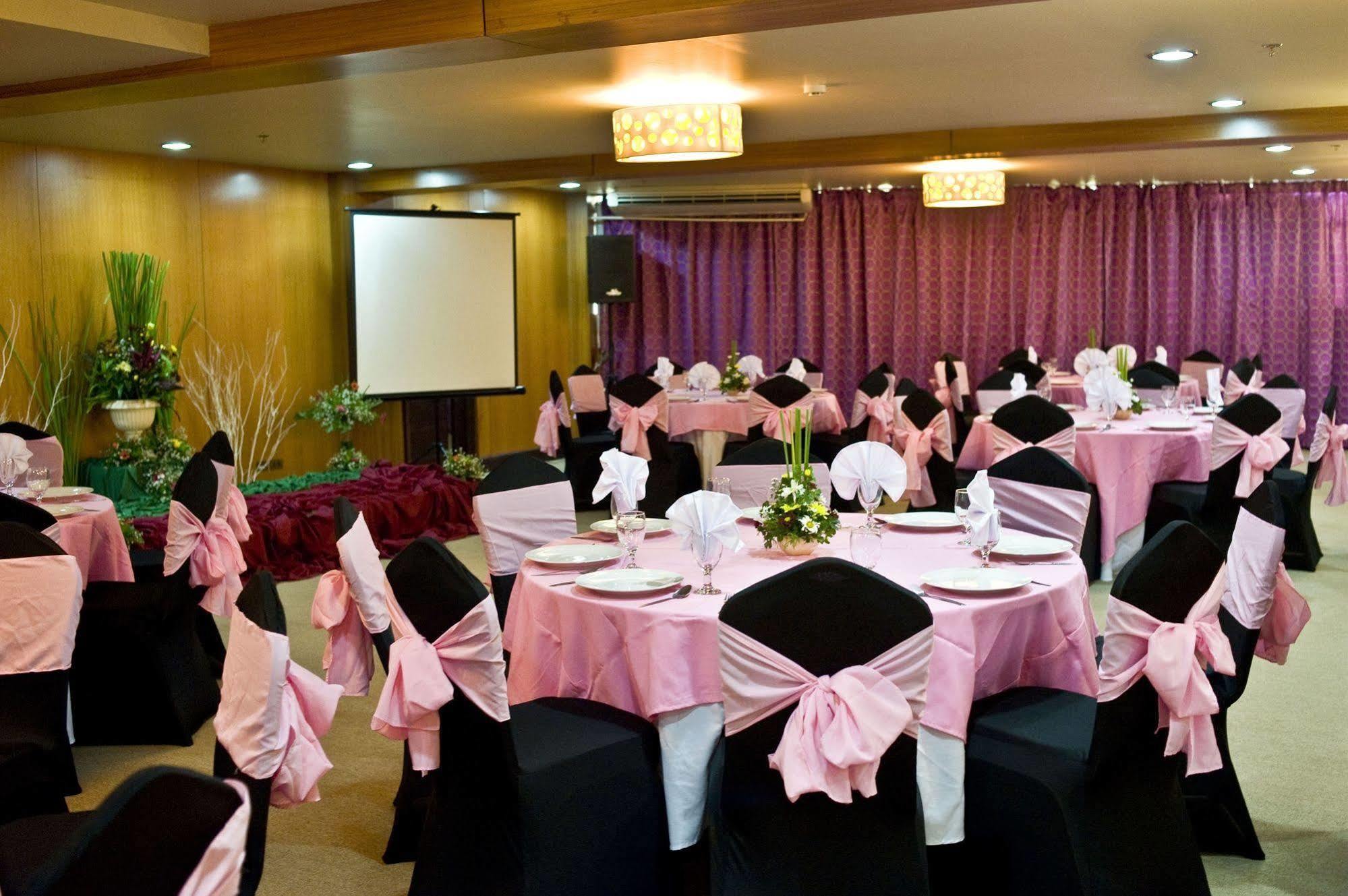 Goldberry Suites & Hotel Mactan Lapu-Lapu City Exterior photo
