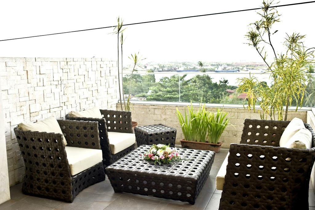 Goldberry Suites & Hotel Mactan Lapu-Lapu City Exterior photo
